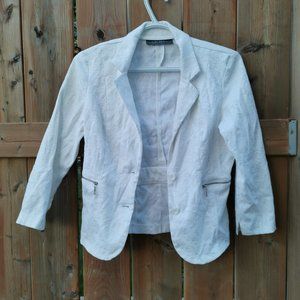 Suzy Shier Women white jacket with zip detail - Size S